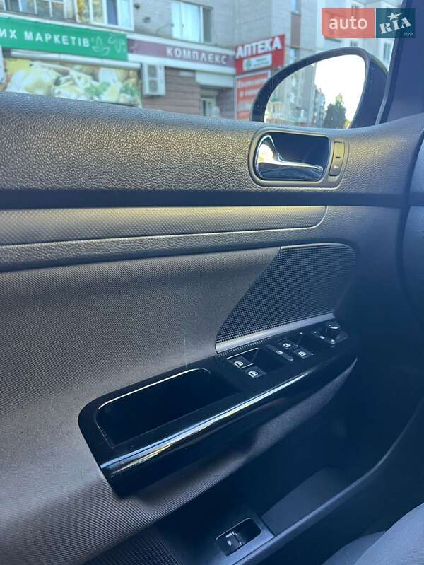 Хетчбек Volkswagen Golf 2005 в Білій Церкві