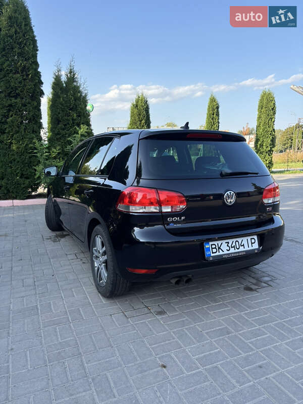 Хэтчбек Volkswagen Golf 2010 в Дубно