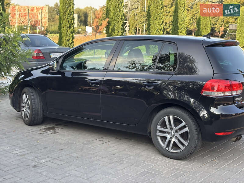 Хэтчбек Volkswagen Golf 2010 в Дубно