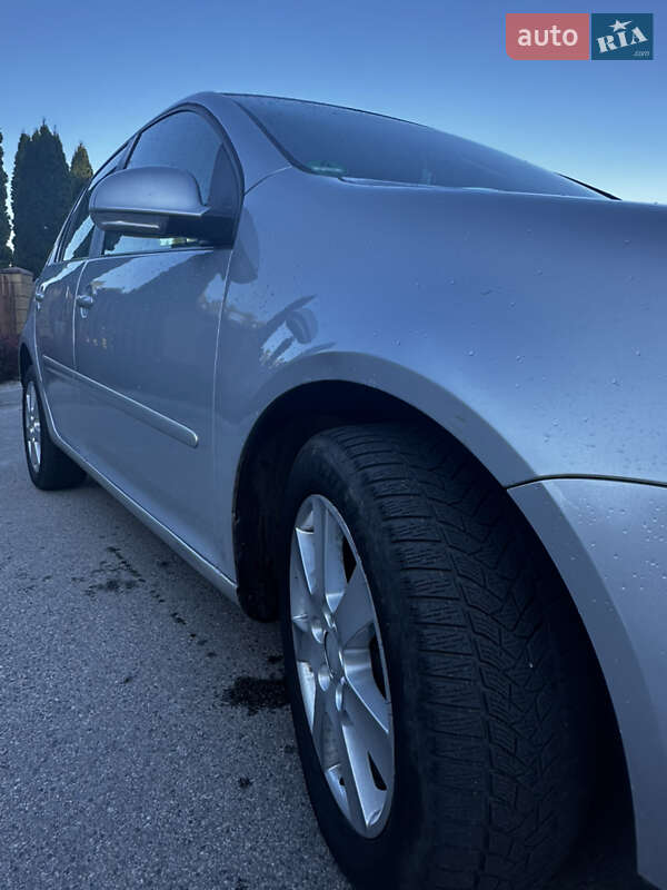 Хетчбек Volkswagen Golf 2006 в Дніпрі