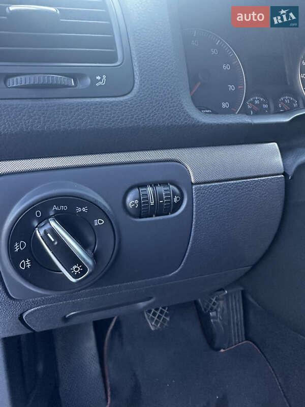 Хетчбек Volkswagen Golf 2006 в Дніпрі