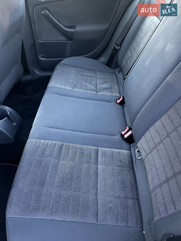 Хетчбек Volkswagen Golf 2006 в Дніпрі