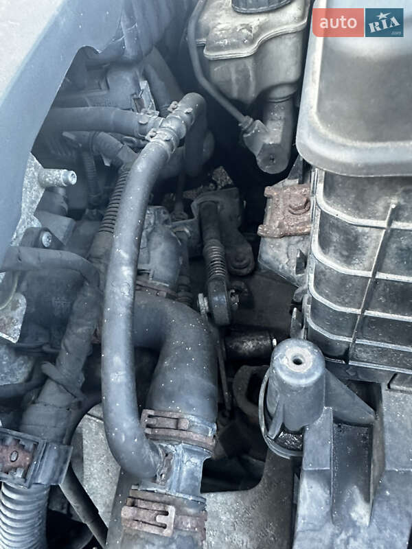 Хетчбек Volkswagen Golf 2006 в Дніпрі