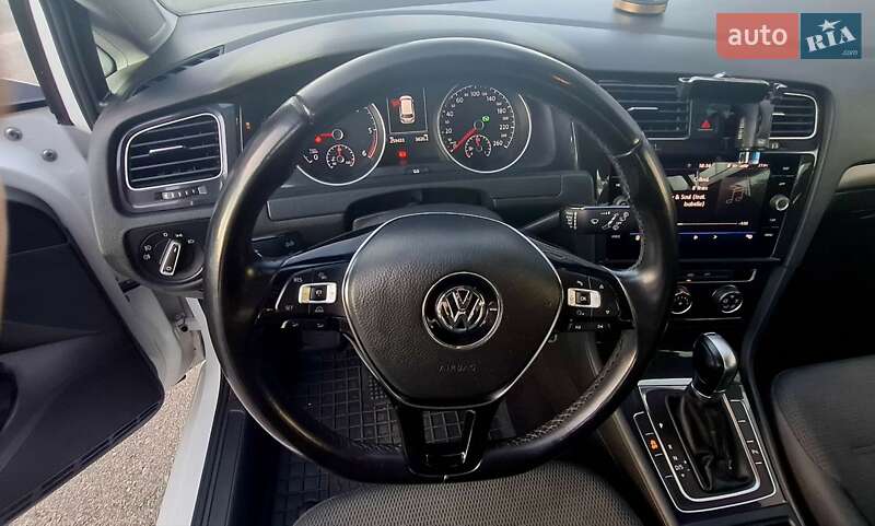 Універсал Volkswagen Golf 2018 в Києві