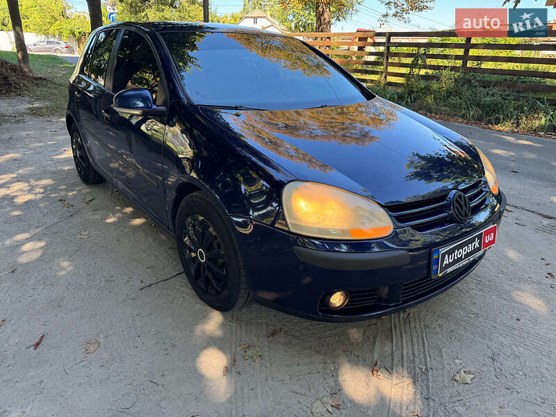 Хетчбек Volkswagen Golf 2005 в Києві