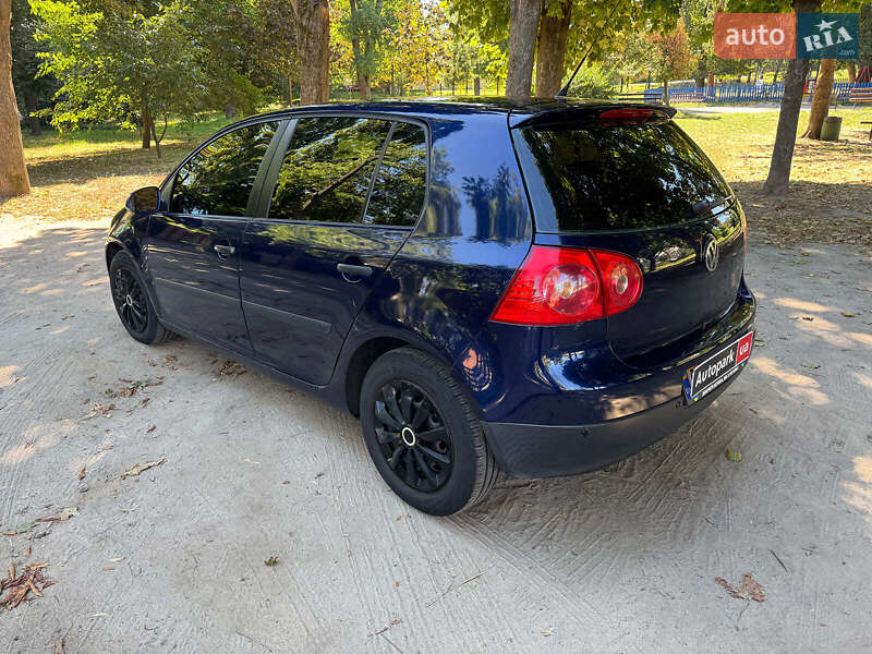 Хетчбек Volkswagen Golf 2005 в Києві