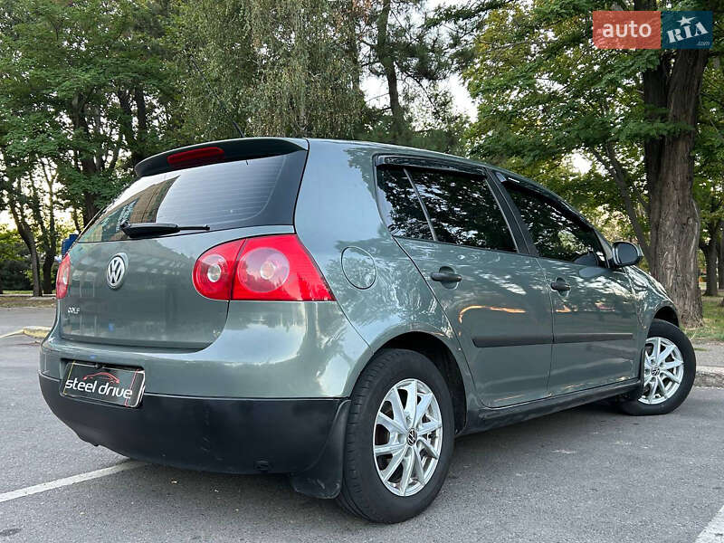 Хетчбек Volkswagen Golf 2005 в Миколаєві