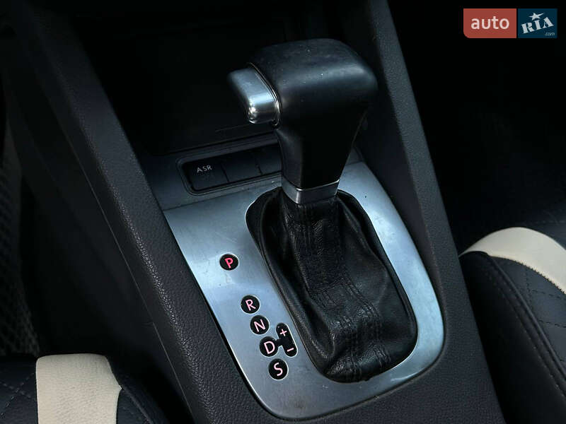 Хетчбек Volkswagen Golf 2005 в Миколаєві