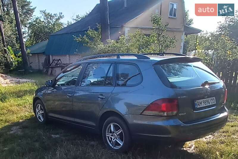 Универсал Volkswagen Golf 2010 в Житомире