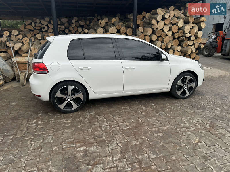 Хэтчбек Volkswagen Golf 2009 в Луцке