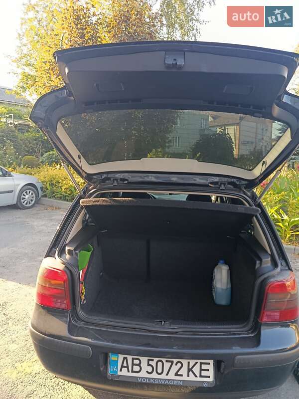 Хэтчбек Volkswagen Golf 2001 в Золочеве