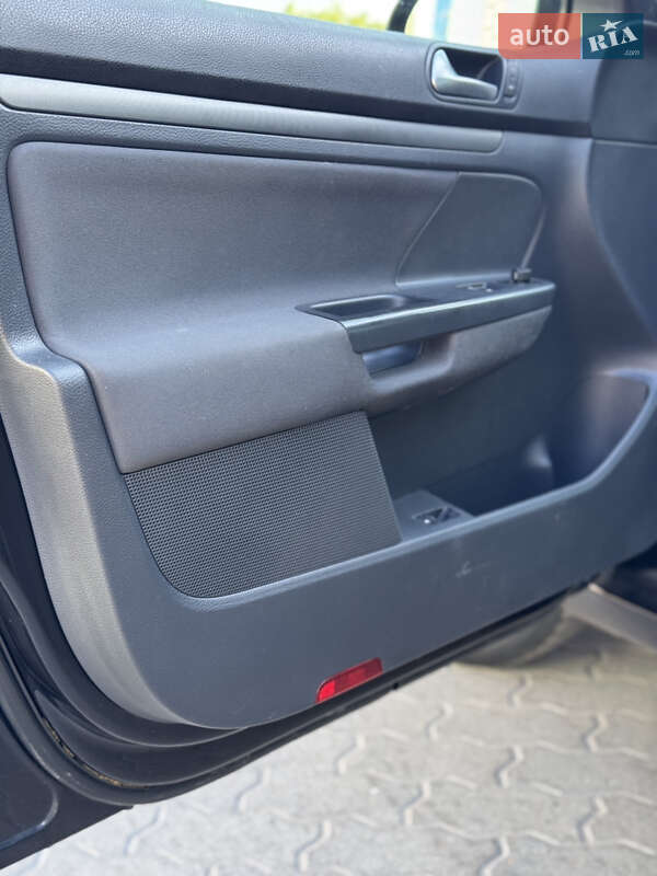 Хетчбек Volkswagen Golf 2007 в Великій Багачці