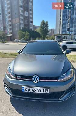 Хетчбек Volkswagen Golf 2017 в Черкасах