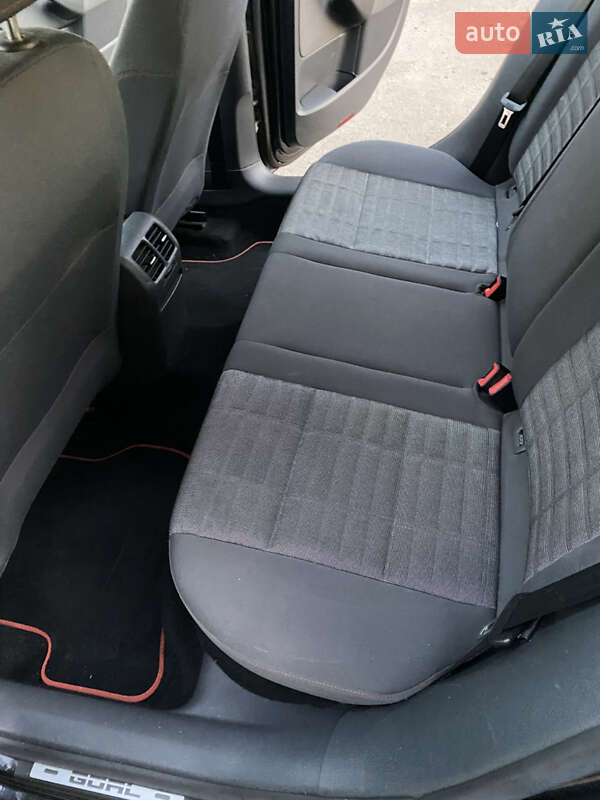 Хетчбек Volkswagen Golf 2007 в Охтирці