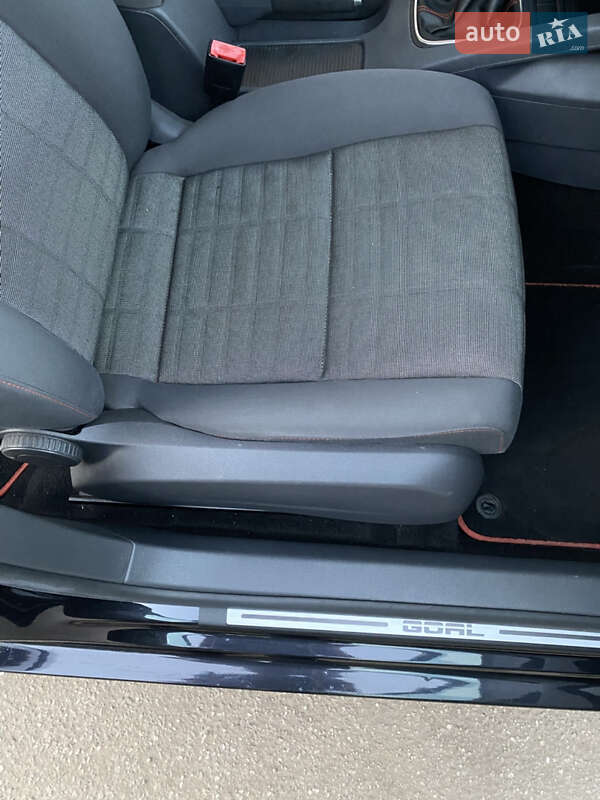 Хетчбек Volkswagen Golf 2007 в Охтирці