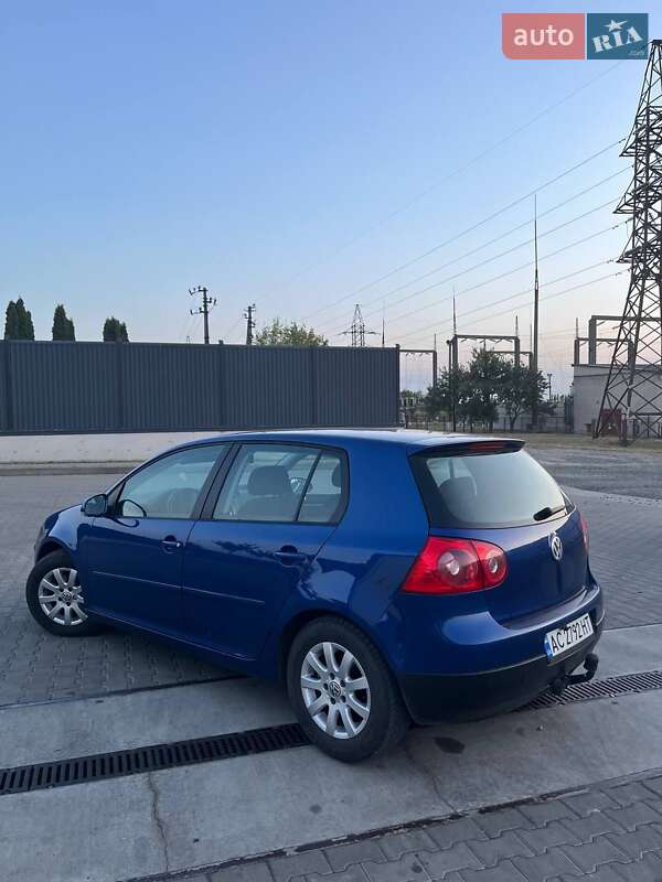 Хэтчбек Volkswagen Golf 2005 в Рожище
