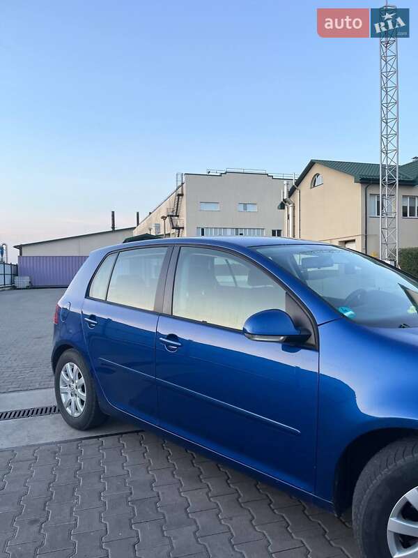 Хэтчбек Volkswagen Golf 2005 в Рожище