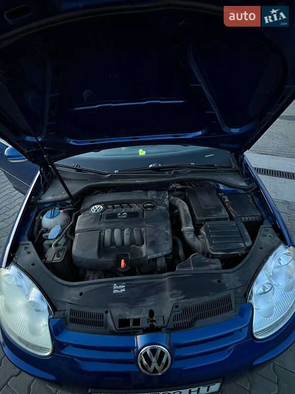 Хэтчбек Volkswagen Golf 2005 в Рожище