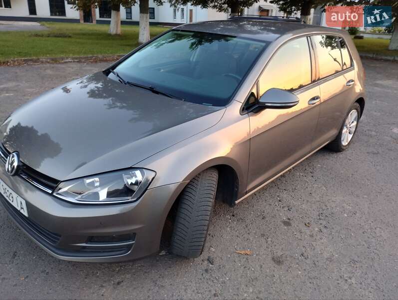Хэтчбек Volkswagen Golf 2016 в Дубно
