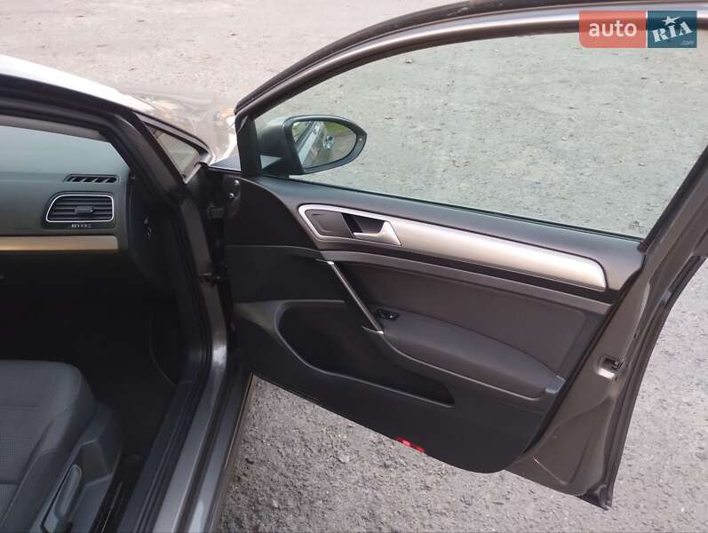 Хэтчбек Volkswagen Golf 2016 в Дубно