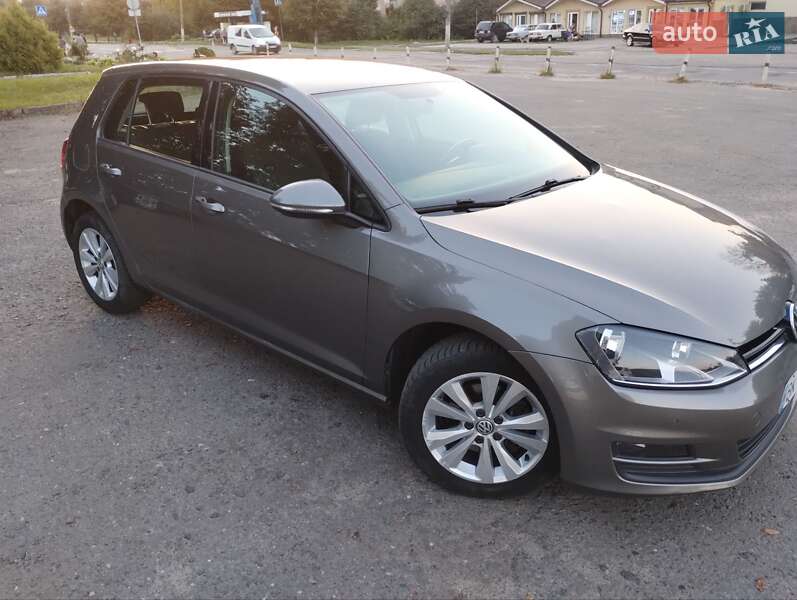 Хэтчбек Volkswagen Golf 2016 в Дубно