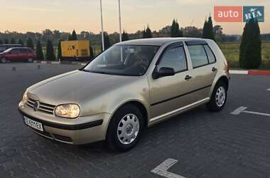 Хетчбек Volkswagen Golf 2002 в Чернівцях