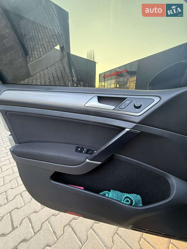 Універсал Volkswagen Golf 2014 в Ужгороді