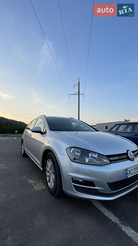 Универсал Volkswagen Golf 2016 в Иршаве
