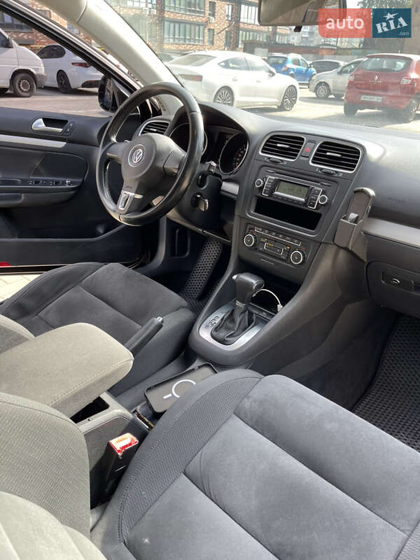 Универсал Volkswagen Golf 2010 в Житомире