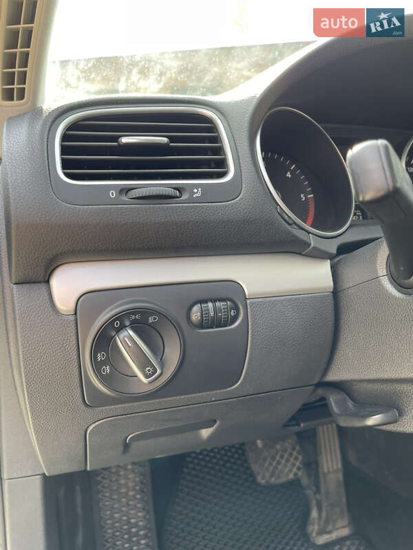 Универсал Volkswagen Golf 2010 в Житомире