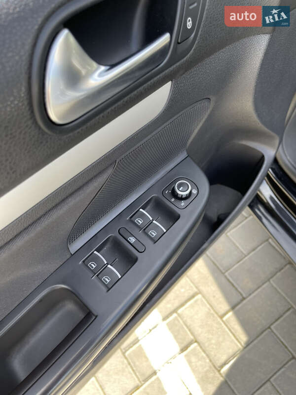 Универсал Volkswagen Golf 2010 в Житомире