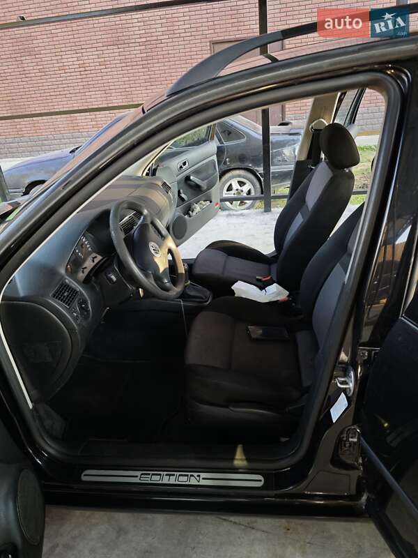 Универсал Volkswagen Golf 2001 в Киеве