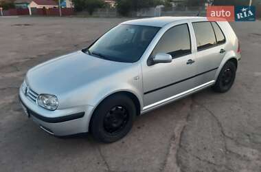 Хетчбек Volkswagen Golf 2001 в Чорнобаї