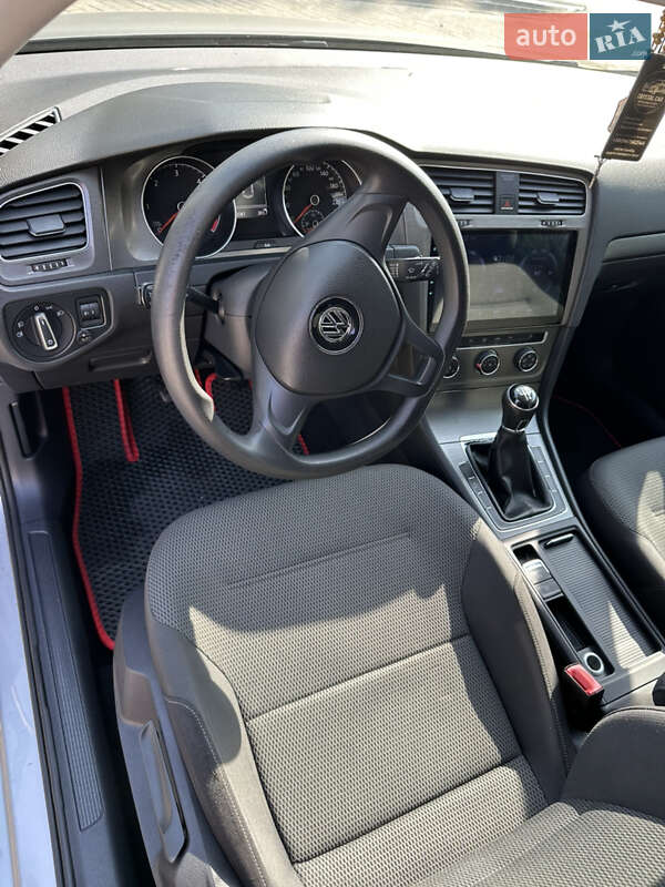 Хэтчбек Volkswagen Golf 2012 в Самборе