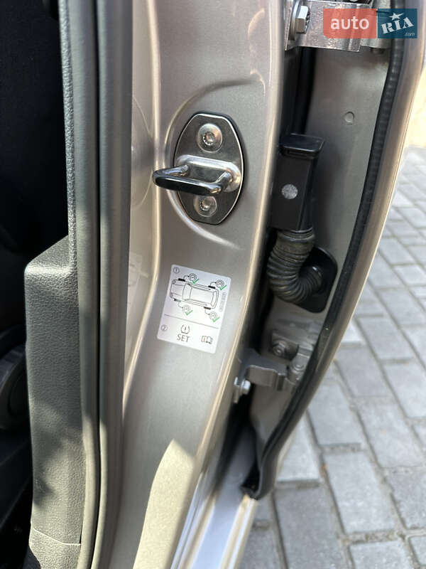 Хэтчбек Volkswagen Golf 2012 в Самборе