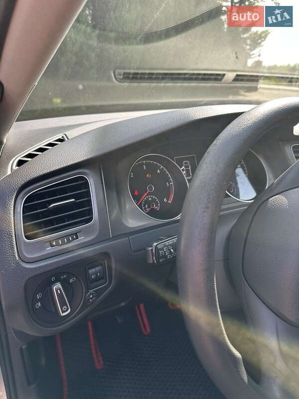 Хэтчбек Volkswagen Golf 2012 в Самборе