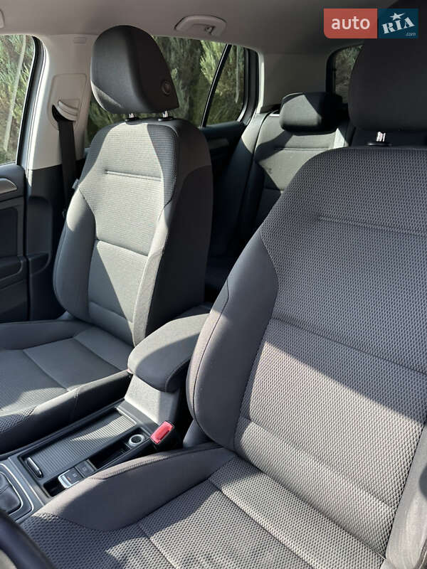 Хэтчбек Volkswagen Golf 2012 в Самборе