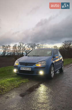 Хетчбек Volkswagen Golf 2003 в Краснограді