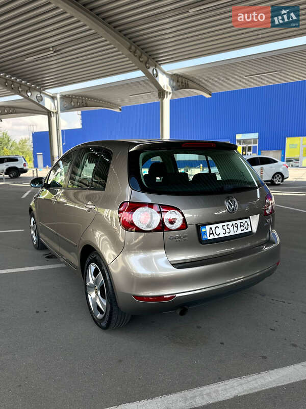 Хетчбек Volkswagen Golf 2010 в Запоріжжі
