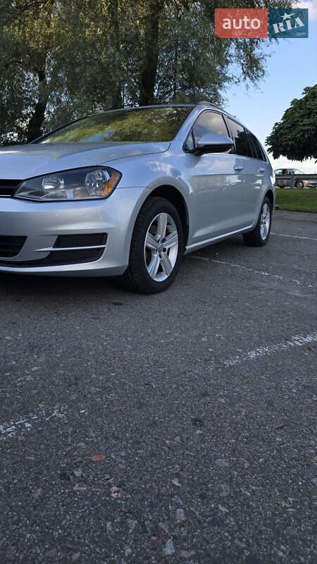 Хетчбек Volkswagen Golf 2015 в Києві