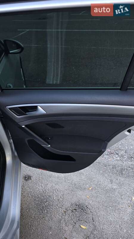 Хетчбек Volkswagen Golf 2015 в Києві