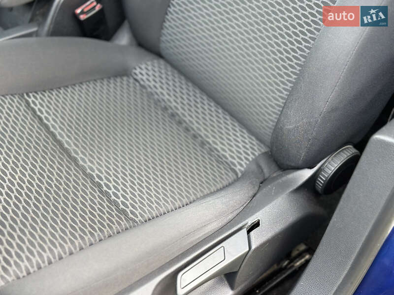 Хетчбек Volkswagen Golf 2008 в Самборі