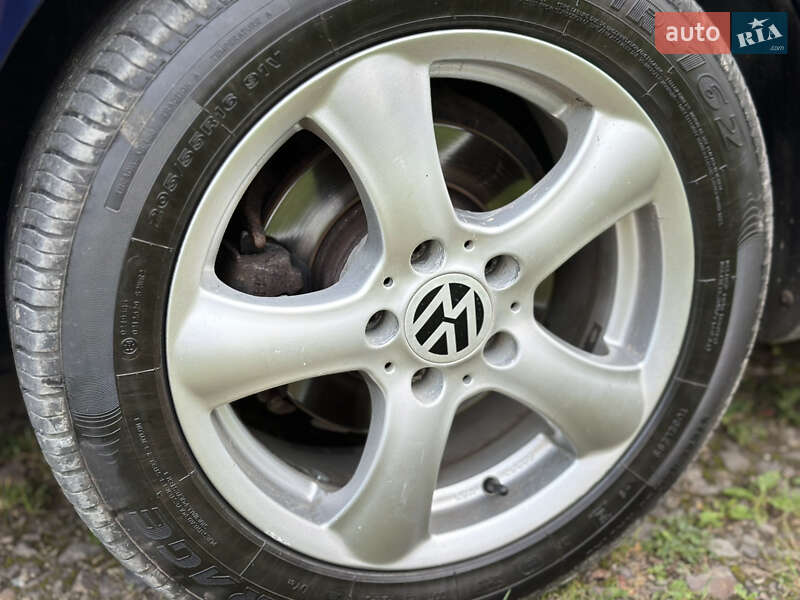 Хетчбек Volkswagen Golf 2008 в Самборі