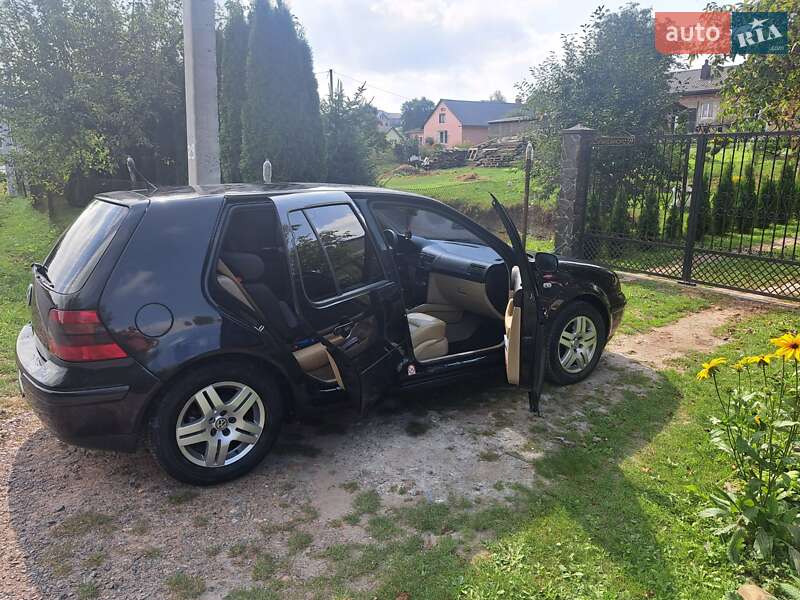Хетчбек Volkswagen Golf 2002 в Львові