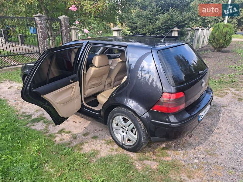 Хетчбек Volkswagen Golf 2002 в Львові