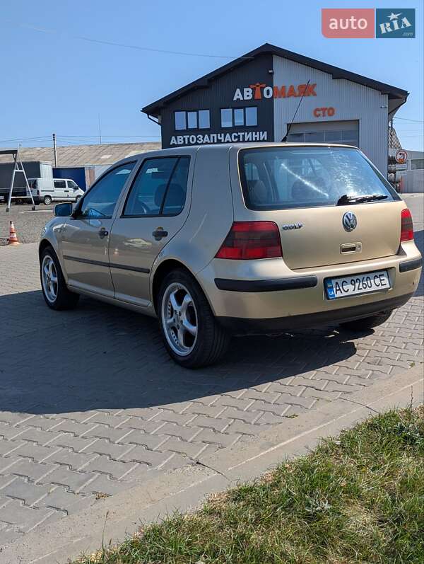 Хетчбек Volkswagen Golf 2001 в Луцьку