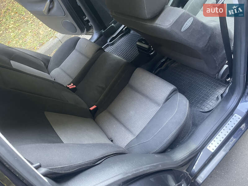 Універсал Volkswagen Golf 2003 в Рівному