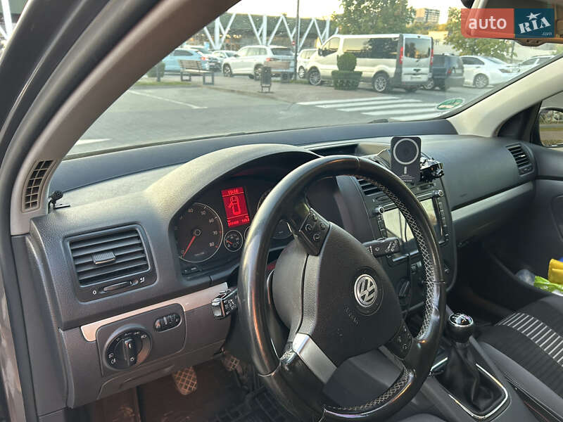 Хэтчбек Volkswagen Golf 2008 в Хмельницком