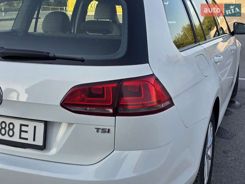 Універсал Volkswagen Golf 2015 в Тернополі
