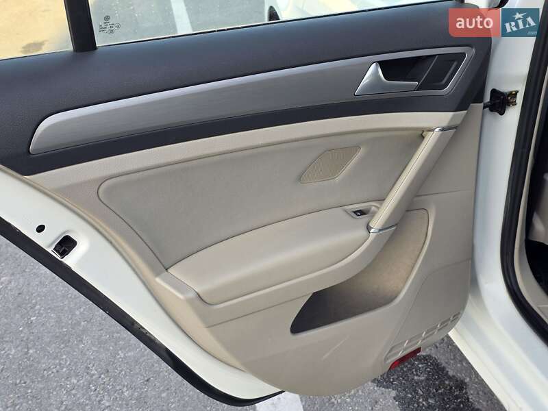 Універсал Volkswagen Golf 2015 в Тернополі